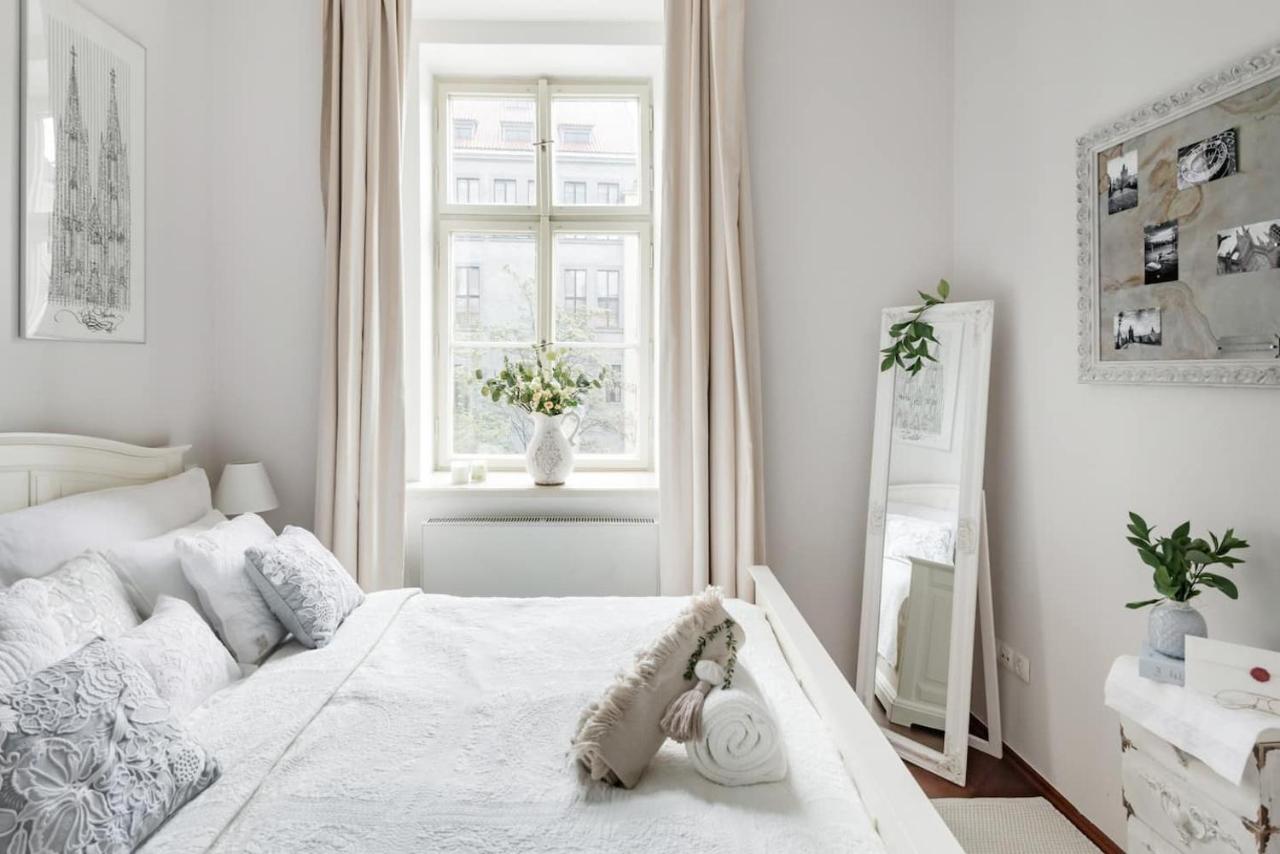 Old Town Square Apartment Прага Екстер'єр фото